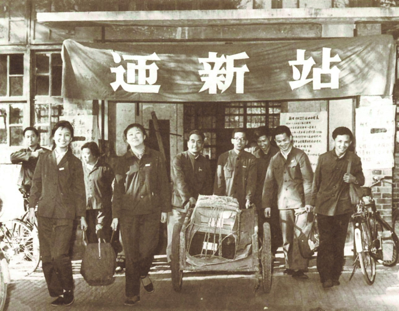 a3cf3963c62a48b3b300380b334e452f.jpg 1978年10月,北京大学迎来了恢复高考录取后的第二批新生.jpg