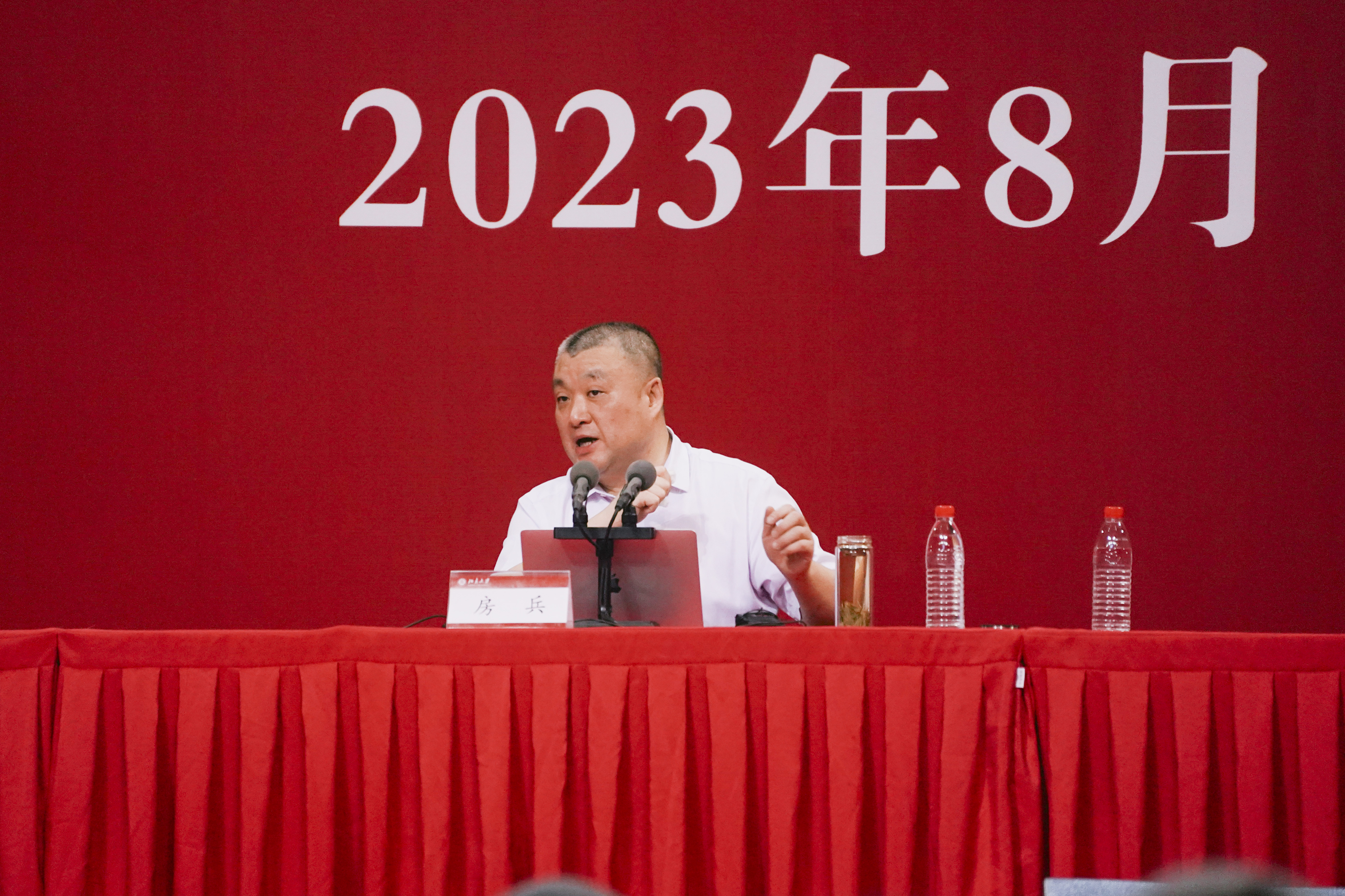 房兵主讲军训国防教育报告.jpg